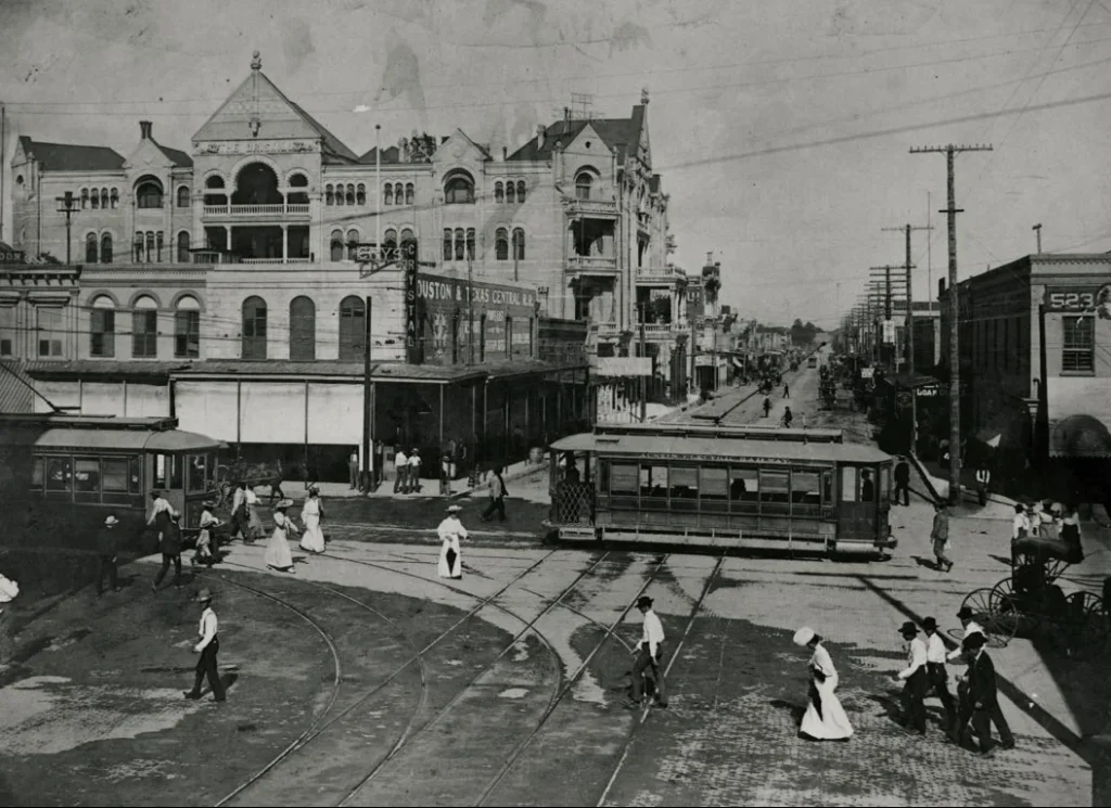 Intersection of 6th and Congress Avenue, looking east towards the Driskill Hotel, undated. -Photo No. C00146, Austin History Center, Austin Public Library